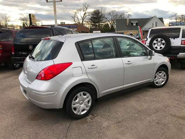 2011 Nissan Versa 1.8 S 4dr Hatchback 4A